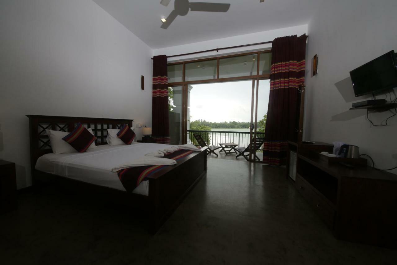 Diya Dahara Lake Resort Yala Exterior photo